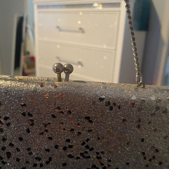 Sparkle Plenty. Vintage glam clutch with Chain ✨✨ - Picture 4 of 9